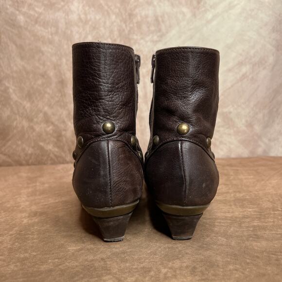 Eric Michael Web Brown Leather Studded Ankle Boots Low Heel Zip Up Western Boho - Picture 10 of 11